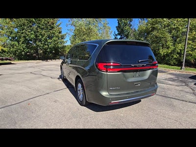 2027 Chrysler Pacifica Select