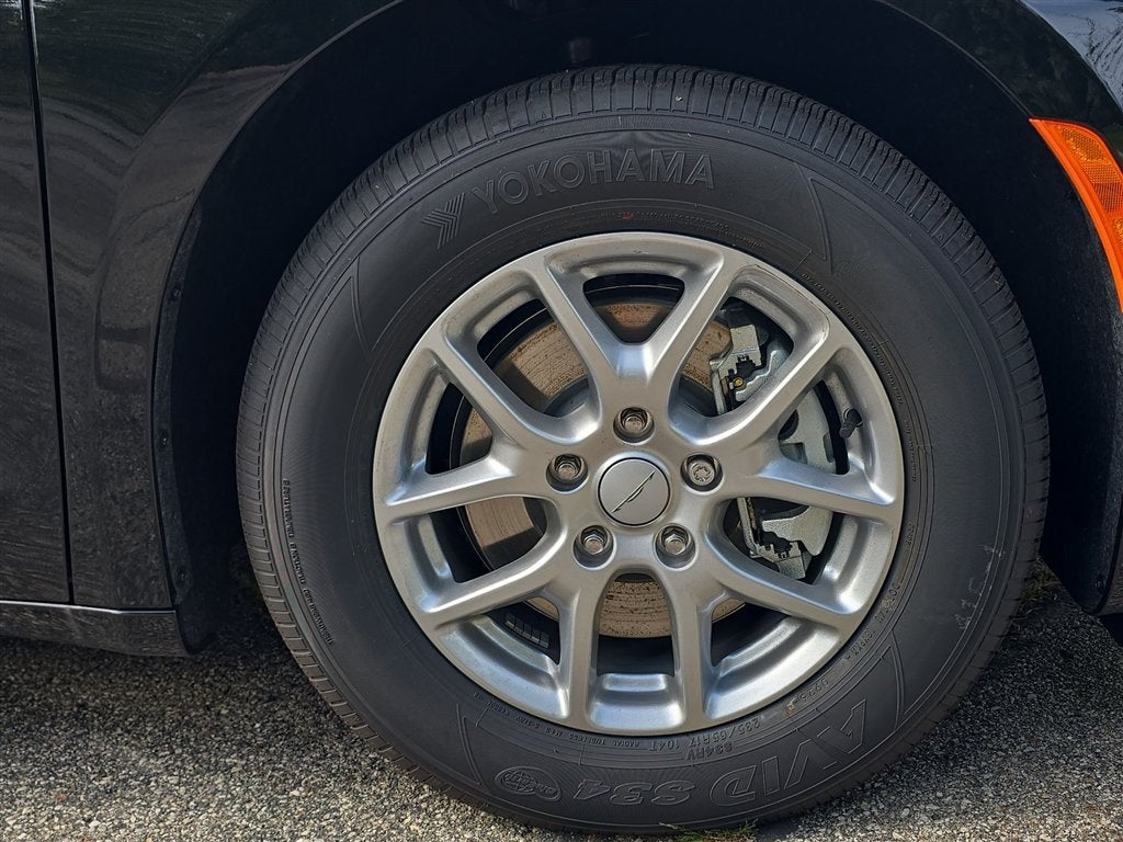 2027 Chrysler Pacifica Select