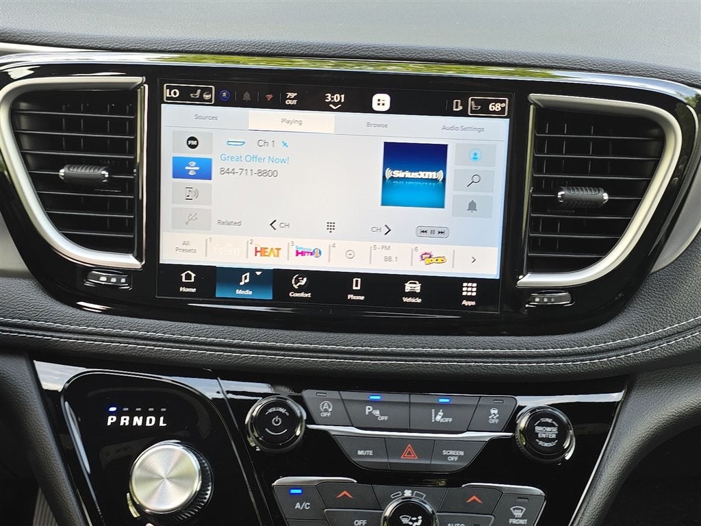 2027 Chrysler Pacifica Select