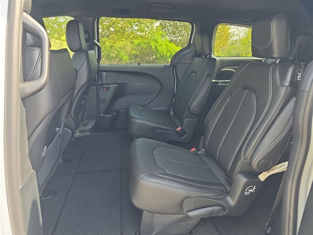 2026 Chrysler Voyager LX