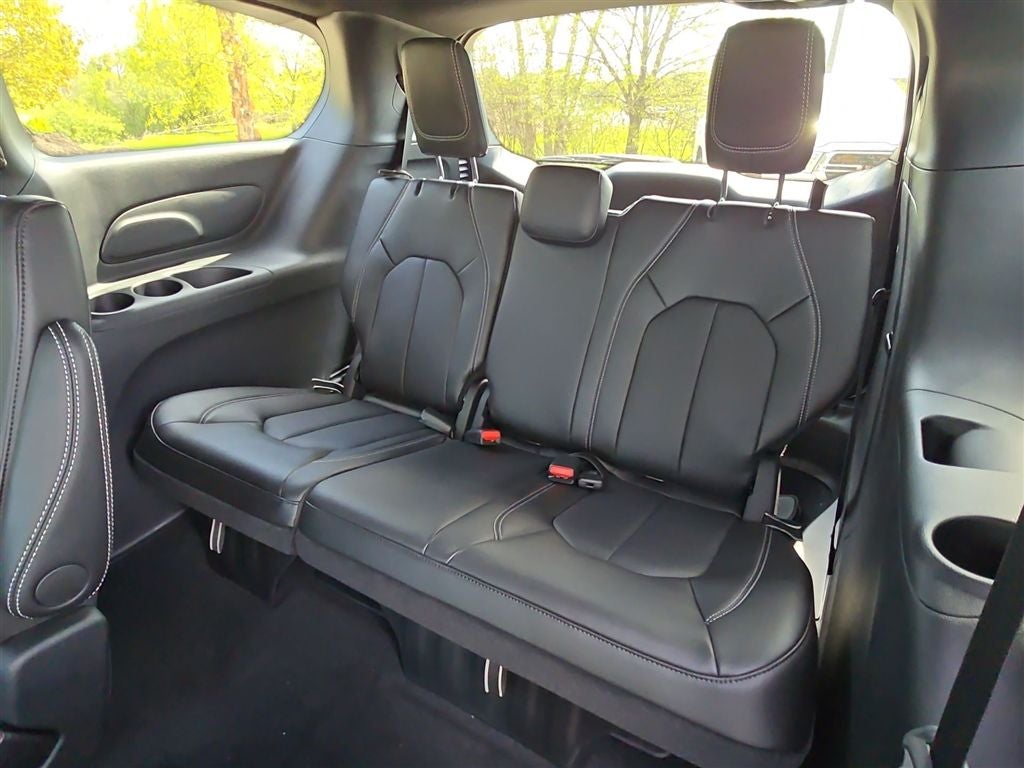 2026 Chrysler Voyager LX