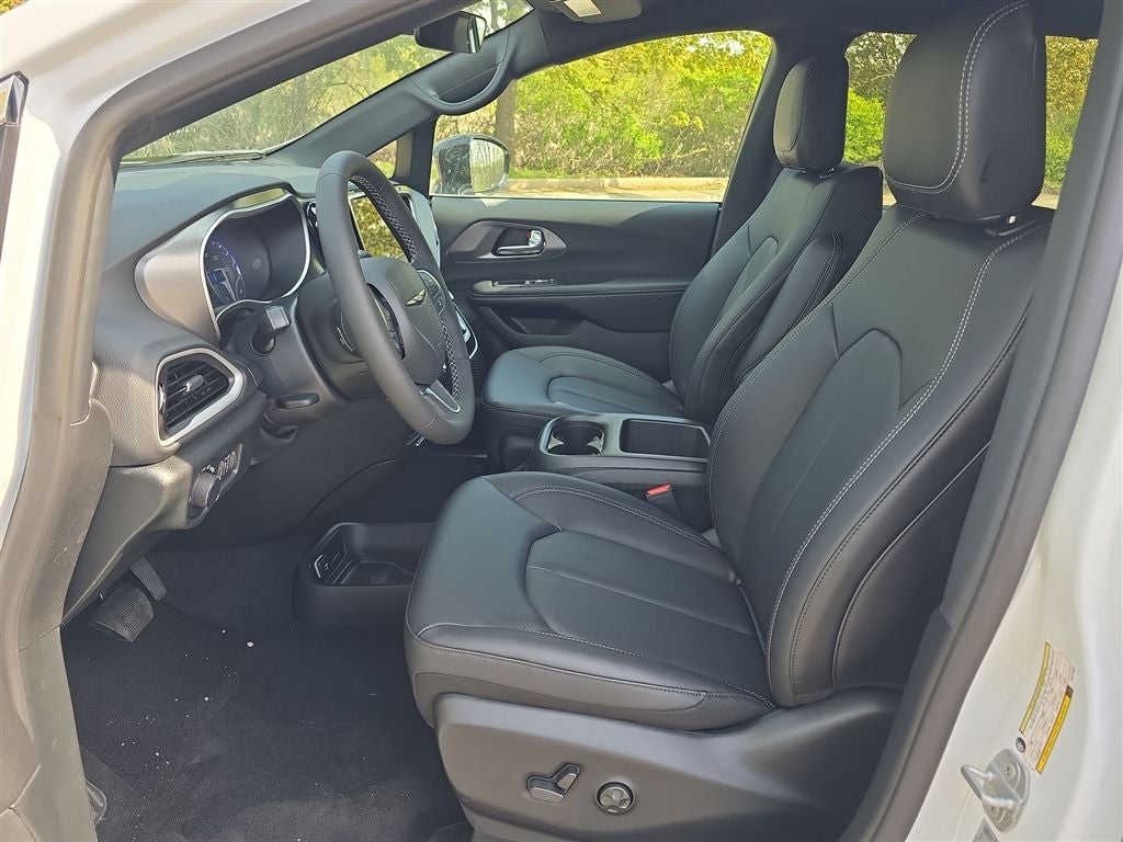 2026 Chrysler Voyager LX