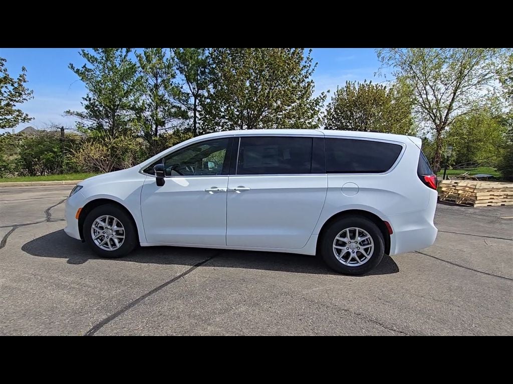 2026 Chrysler Voyager LX