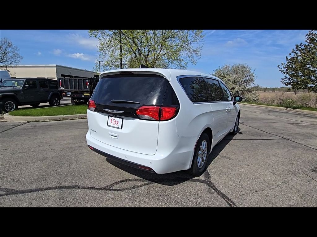 2026 Chrysler Voyager LX