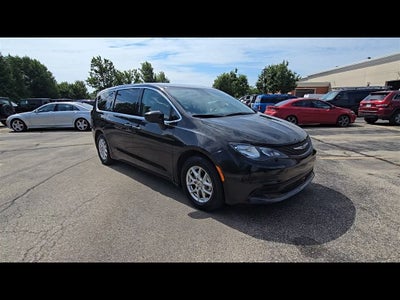 2023 Chrysler Voyager LX