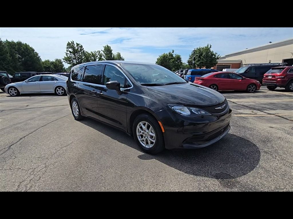 2023 Chrysler Voyager LX