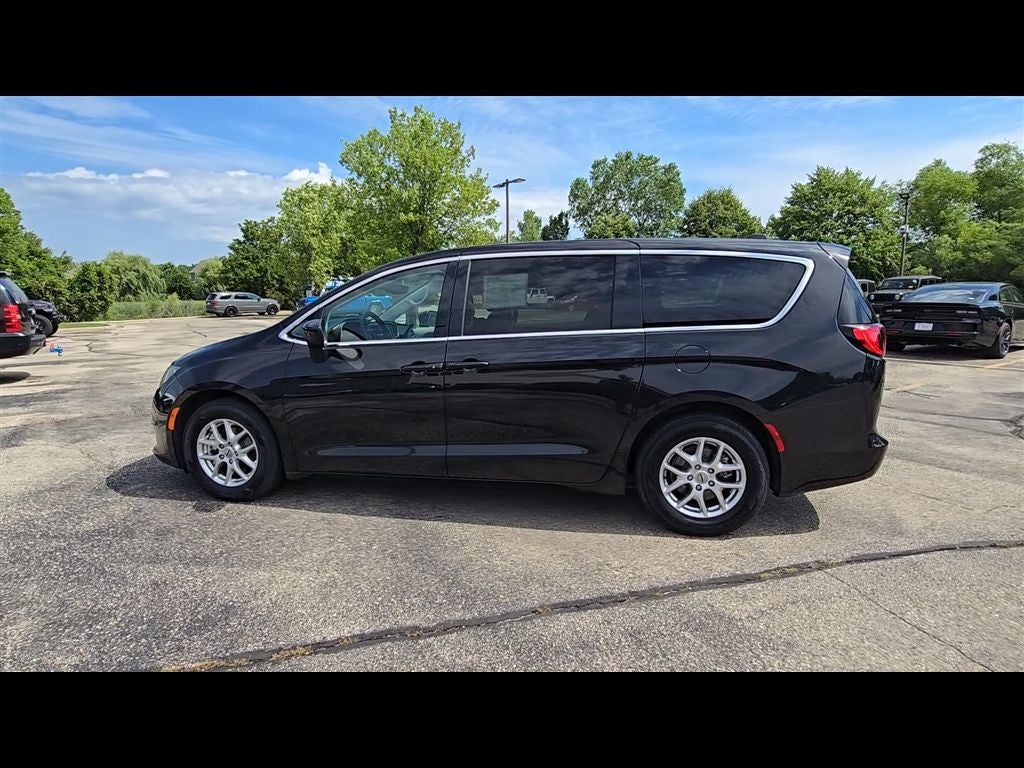 2023 Chrysler Voyager LX