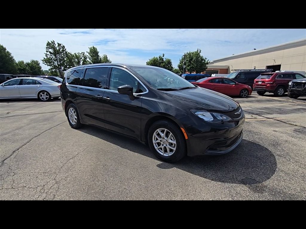 2023 Chrysler Voyager LX