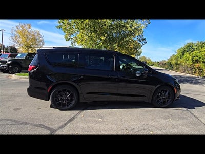 2025 Chrysler Pacifica Limited