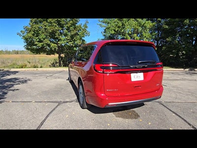 2027 Chrysler Pacifica Select