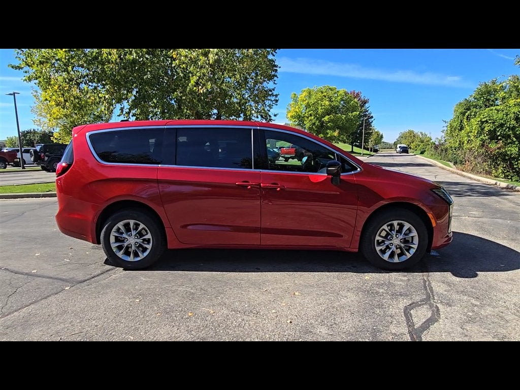 2027 Chrysler Pacifica Select