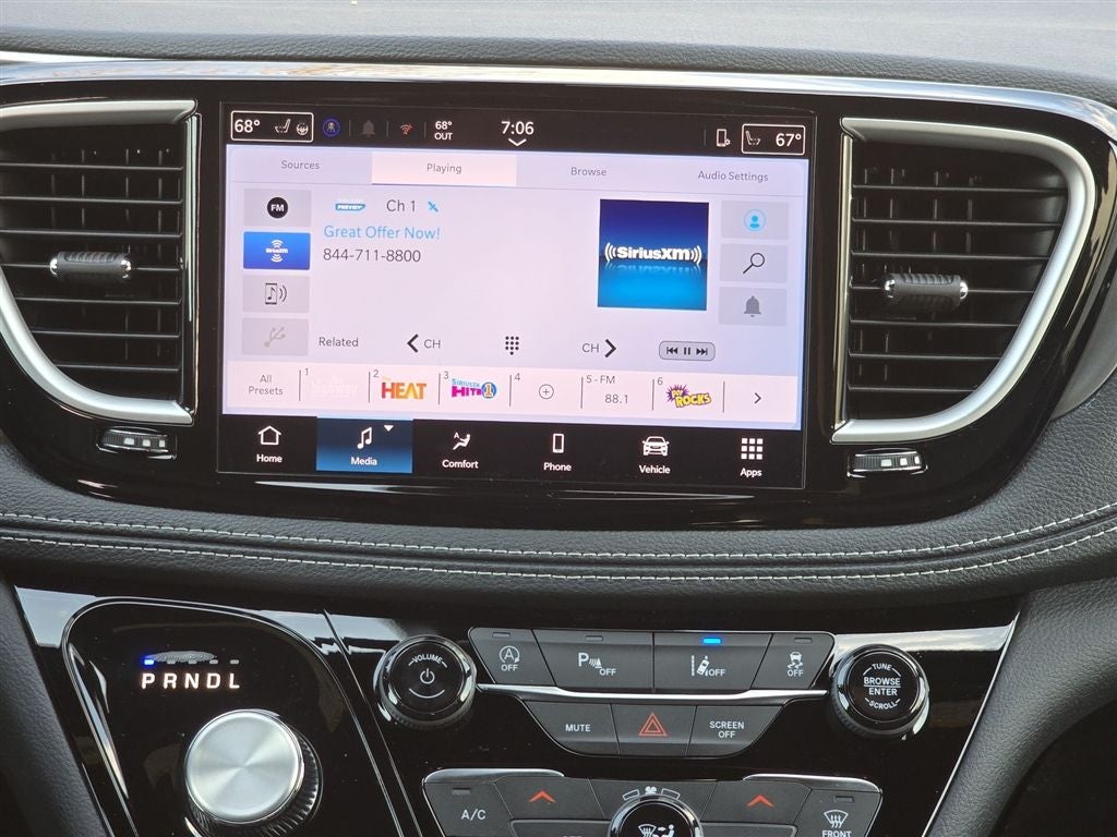 2026 Chrysler Pacifica Select