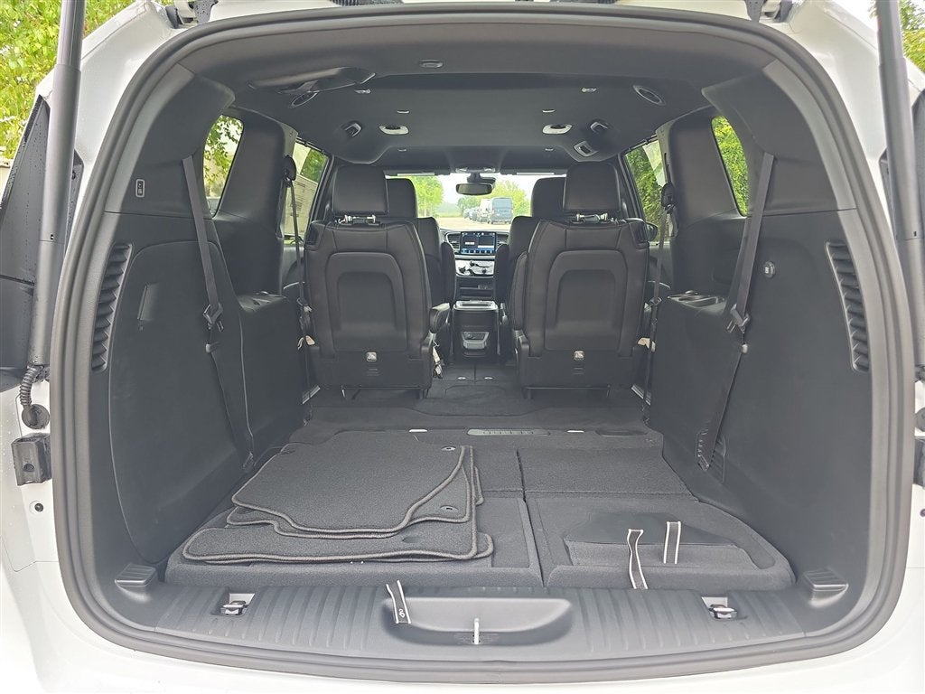 2027 Chrysler Pacifica Select