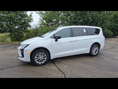 2027 Chrysler Pacifica Select