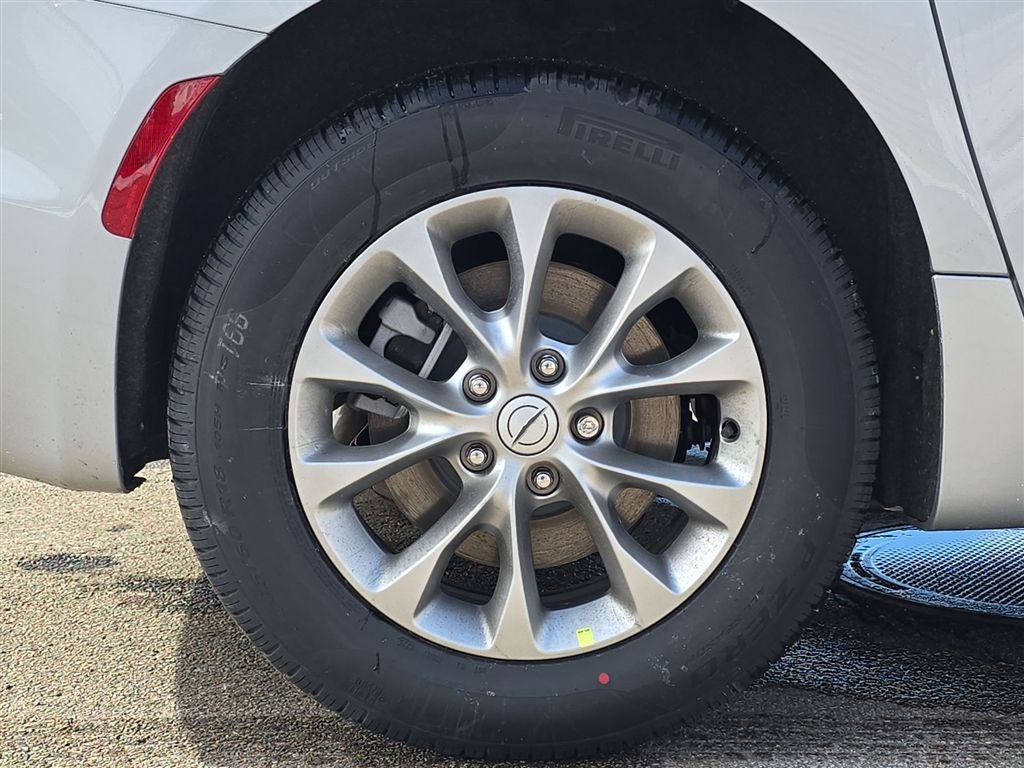 2026 Chrysler Pacifica Select