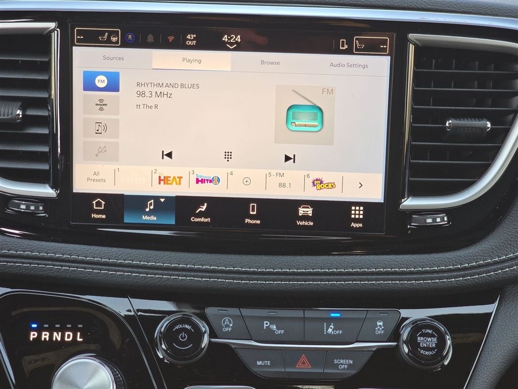 2026 Chrysler Pacifica Select