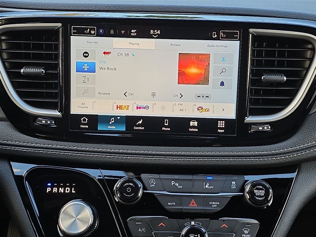 2026 Chrysler Pacifica Select