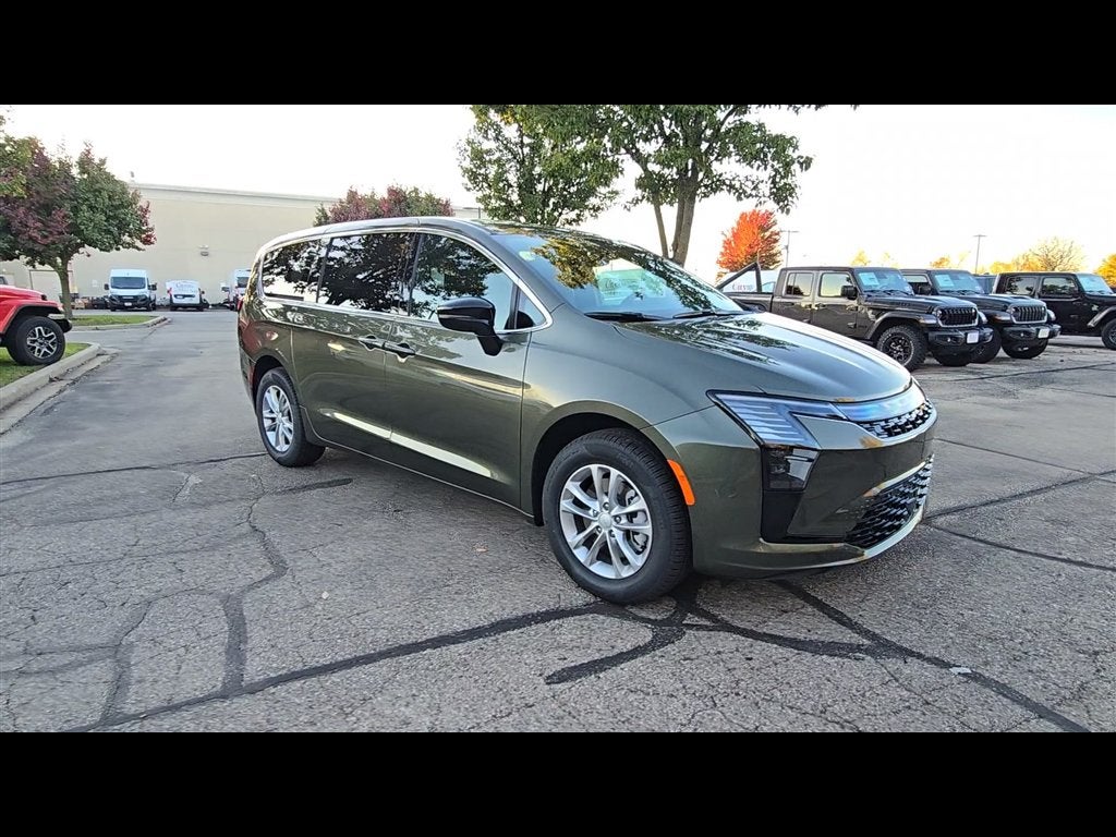 2027 Chrysler Pacifica Select