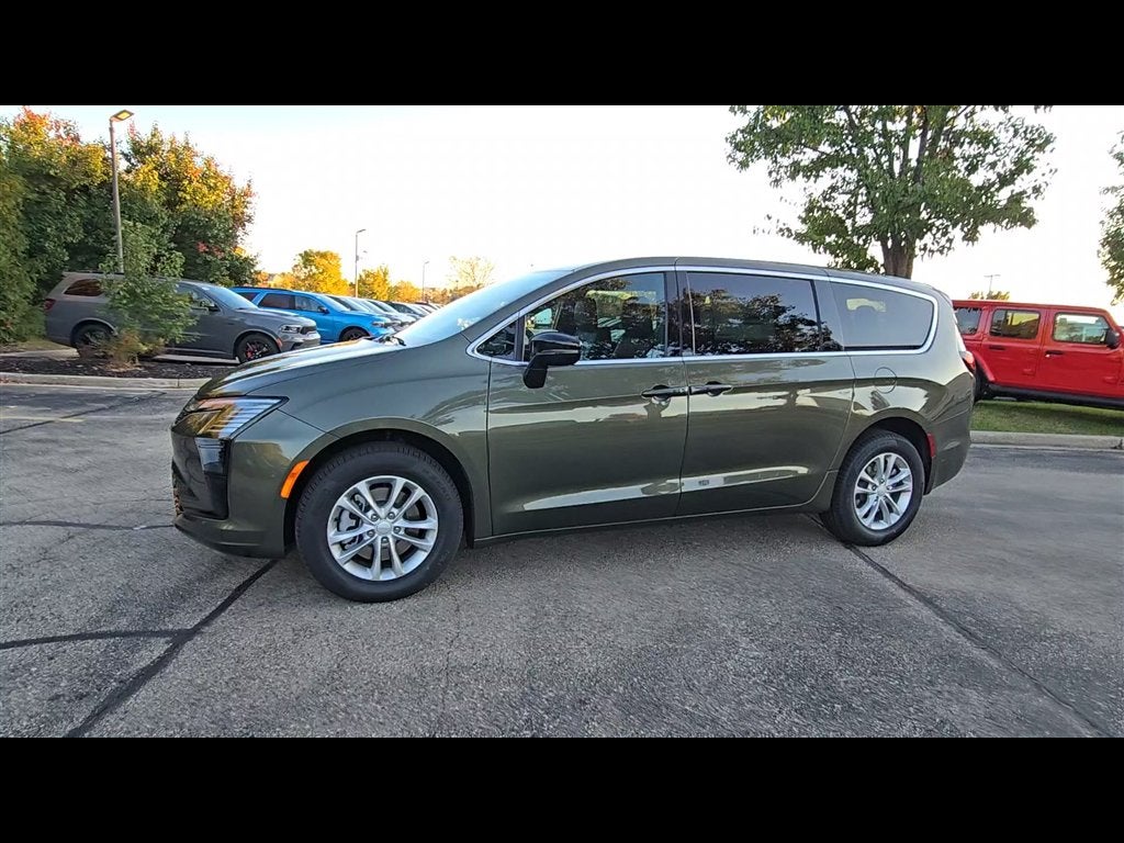 2027 Chrysler Pacifica Select