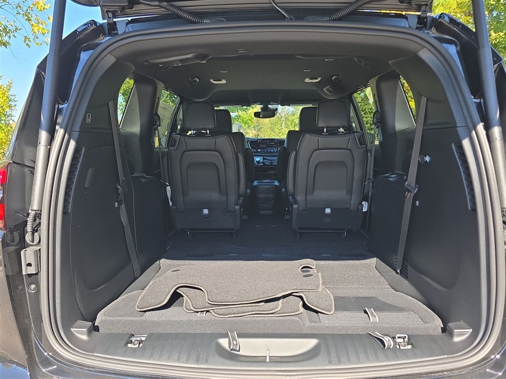 2027 Chrysler Pacifica Select