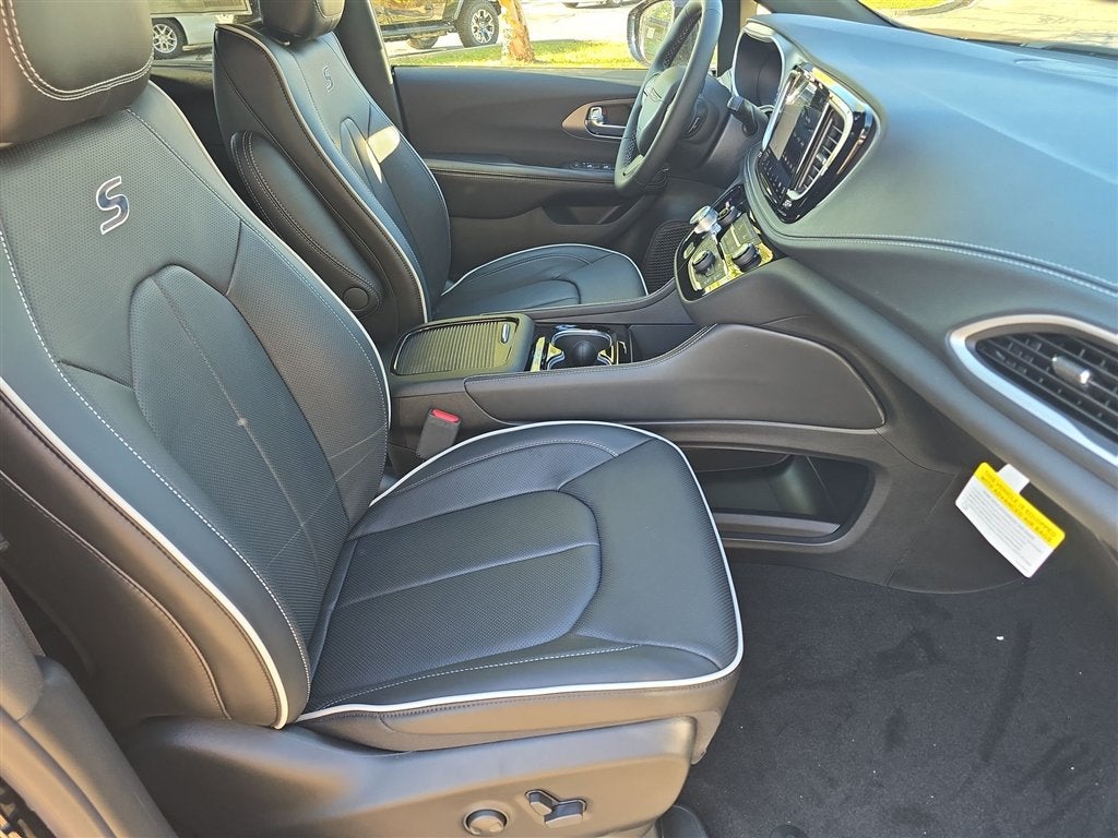 2027 Chrysler Pacifica Limited