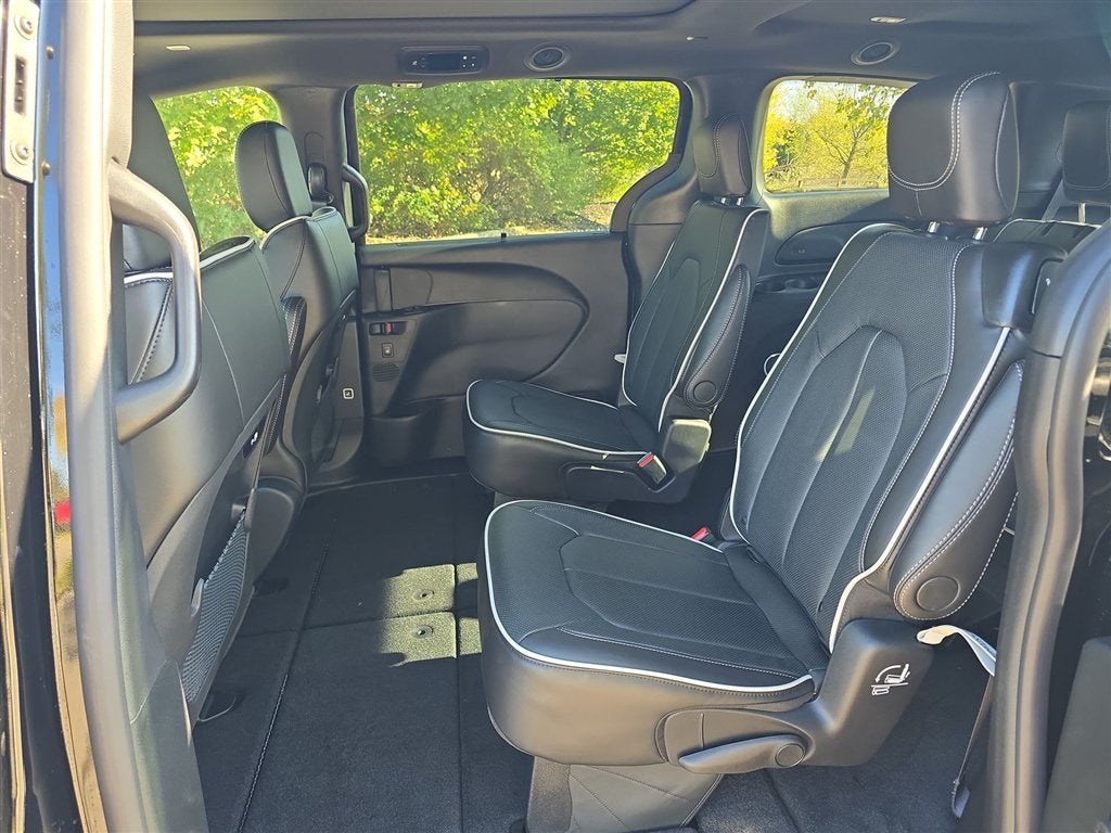 2027 Chrysler Pacifica Limited