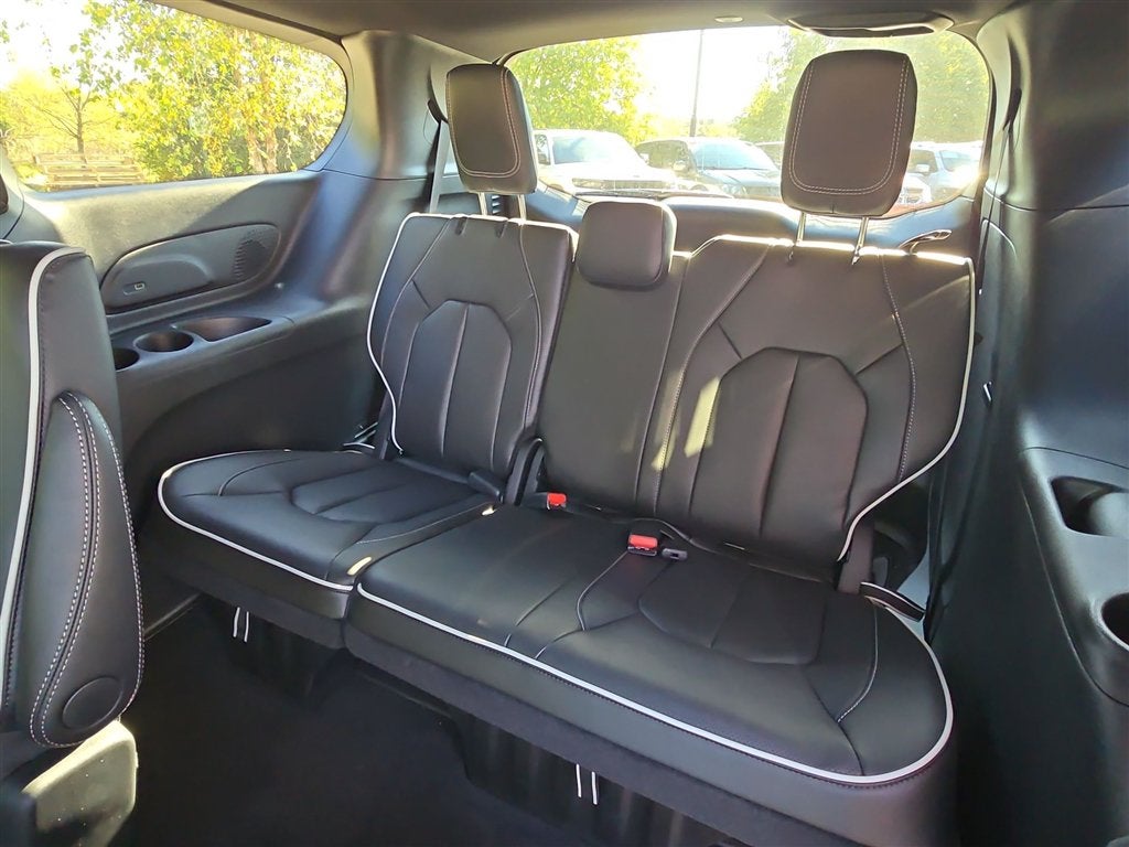 2027 Chrysler Pacifica Limited