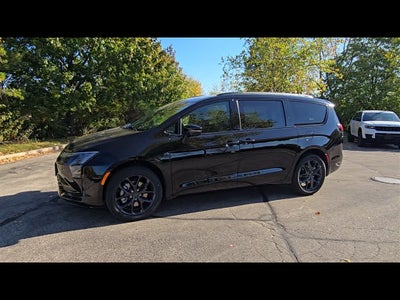 2027 Chrysler Pacifica Limited