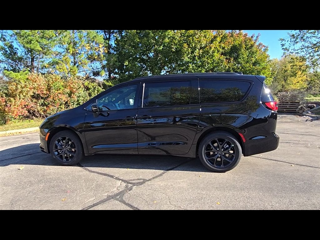 2027 Chrysler Pacifica Limited