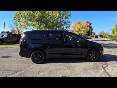 2027 Chrysler Pacifica Limited