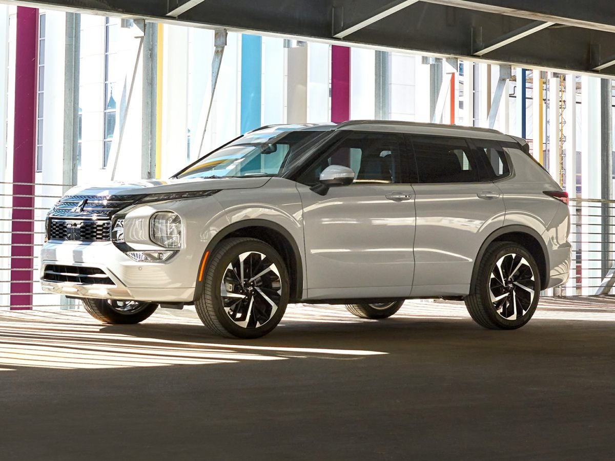 2023 Mitsubishi Outlander Base