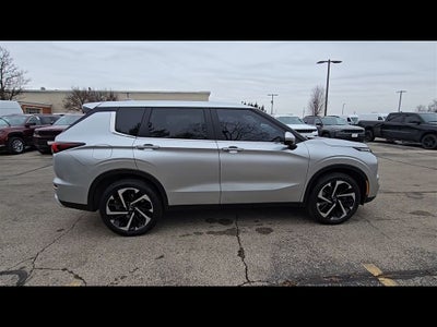 2023 Mitsubishi Outlander SE