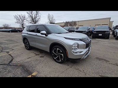 2023 Mitsubishi Outlander SE