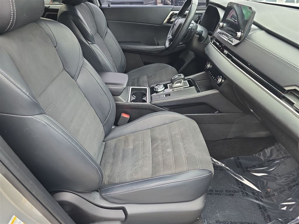 2023 Mitsubishi Outlander SE