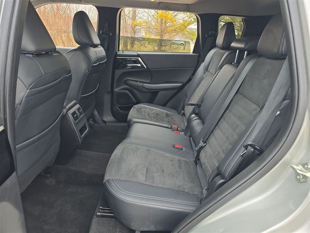 2023 Mitsubishi Outlander SE