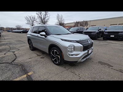 2023 Mitsubishi Outlander Base