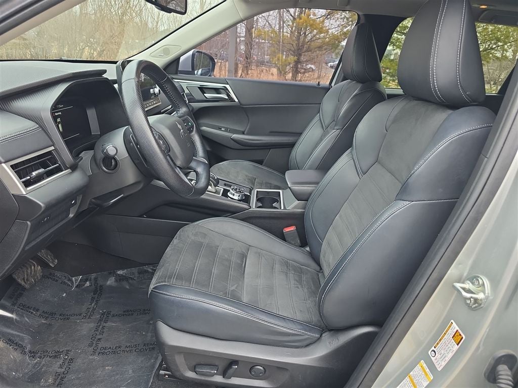 2023 Mitsubishi Outlander SE