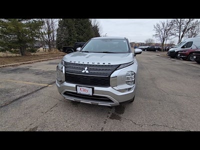 2023 Mitsubishi Outlander SE