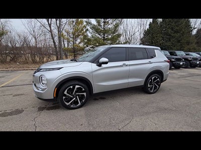 2023 Mitsubishi Outlander SE