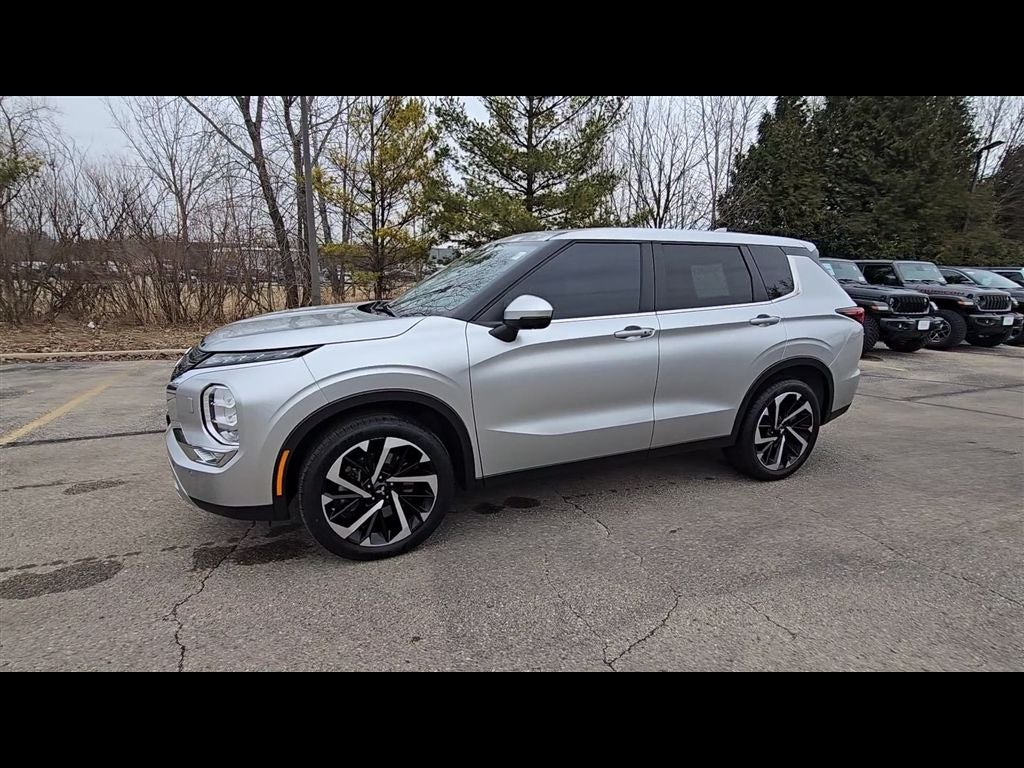 2023 Mitsubishi Outlander SE