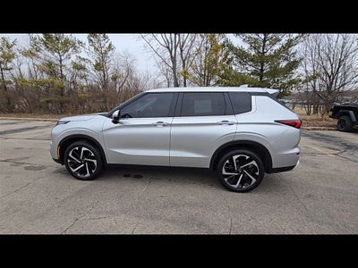 2023 Mitsubishi Outlander SE