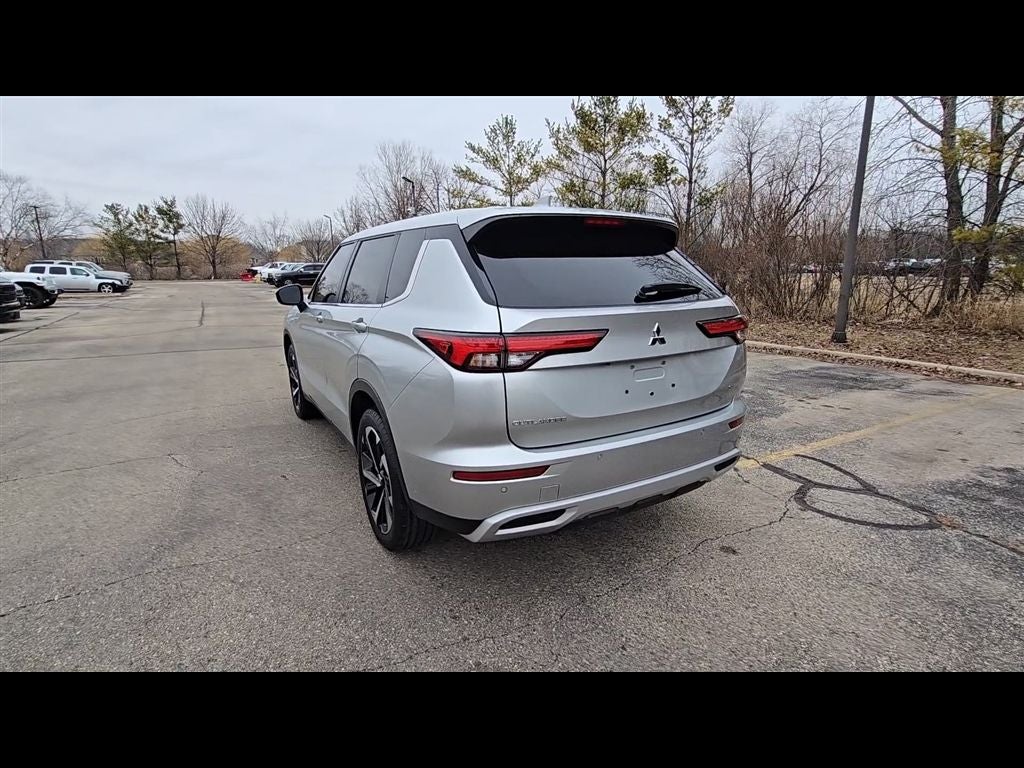2023 Mitsubishi Outlander SE