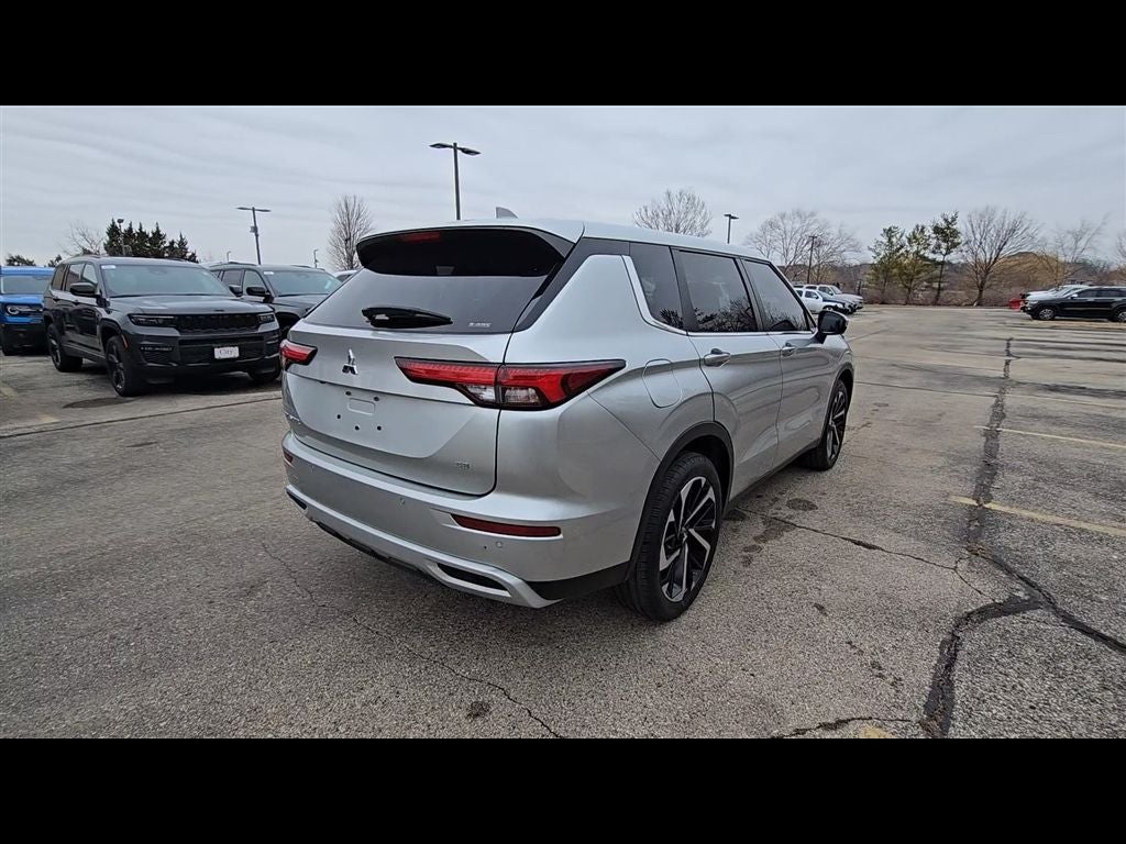 2023 Mitsubishi Outlander SE