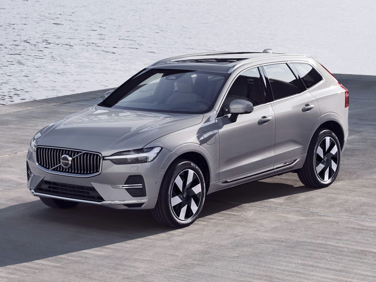 2023 Volvo XC60 Recharge Plug-In Hybrid T8 Plus Bright Theme