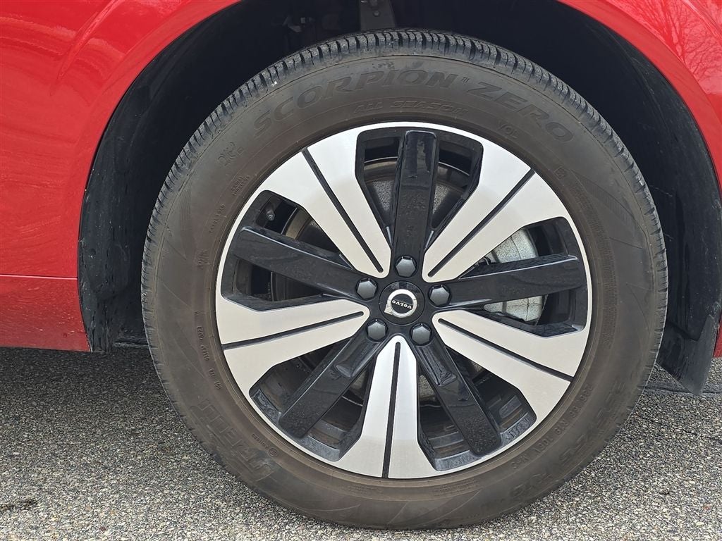 2023 Volvo XC60 Recharge Plug-In Hybrid T8 Plus Bright Theme