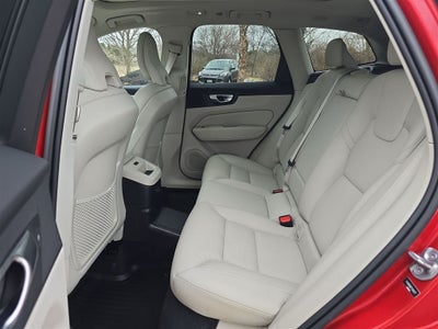 2023 Volvo XC60 Recharge Plug-In Hybrid T8 Plus Bright Theme
