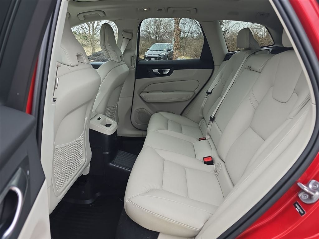 2023 Volvo XC60 Recharge Plug-In Hybrid T8 Plus Bright Theme