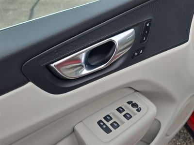 2023 Volvo XC60 Recharge Plug-In Hybrid T8 Plus Bright Theme