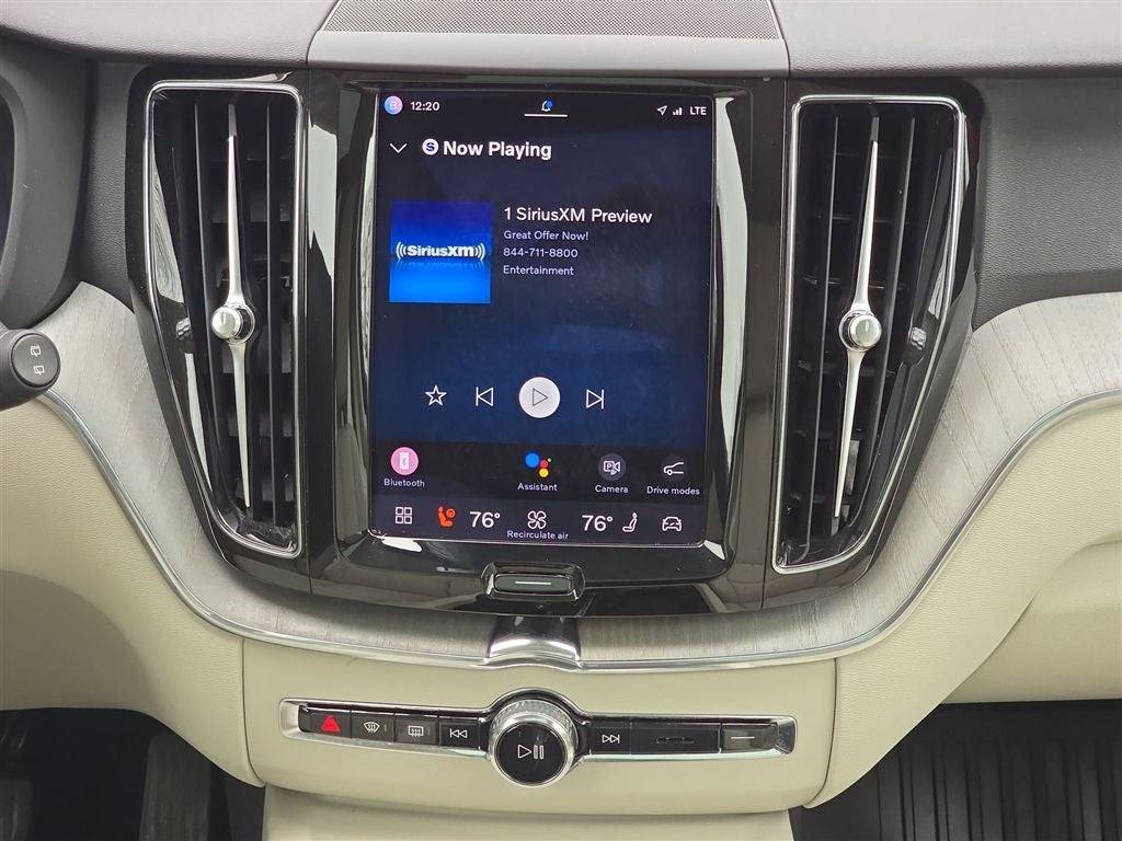 2023 Volvo XC60 Recharge Plug-In Hybrid T8 Plus Bright Theme