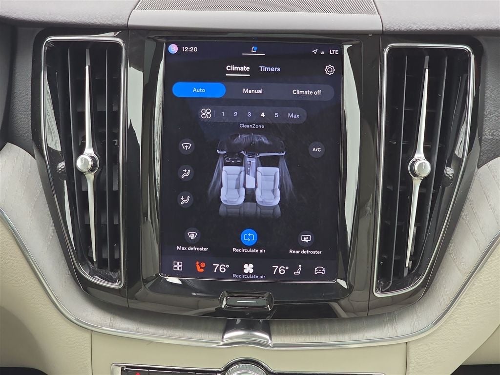 2023 Volvo XC60 Recharge Plug-In Hybrid T8 Plus Bright Theme